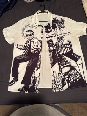 Men's White Short-Sleeve Graphic Button-Down Shirt